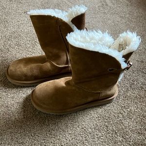 Ugg Koolaburra boots.  Like new.  Size 6.